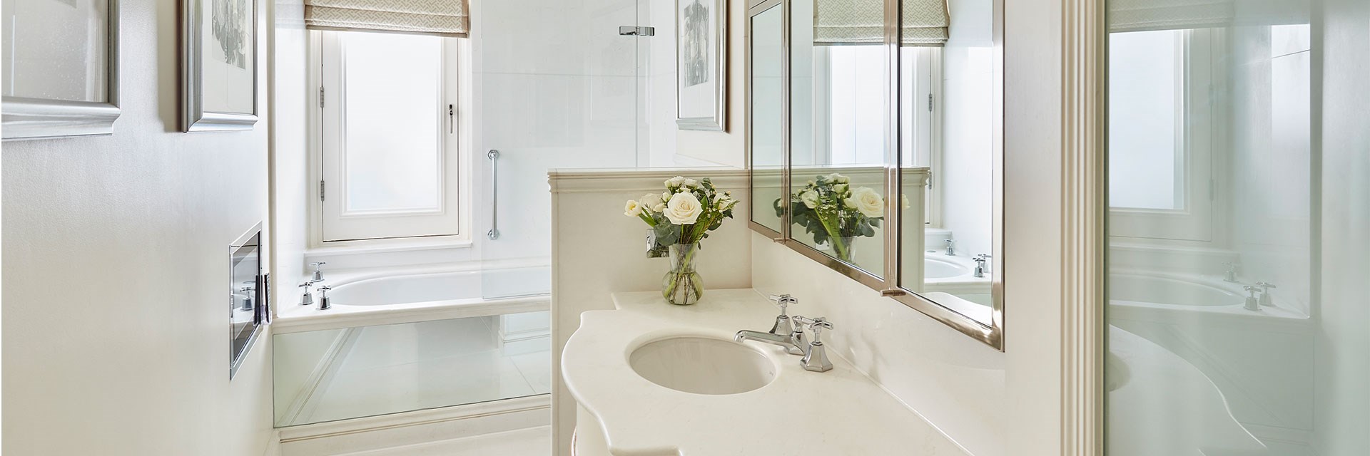 bath, sinks and a vase of flowers