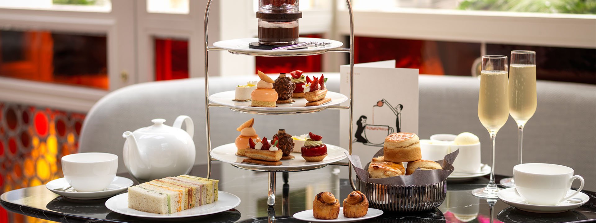 Guide to the best afternoon teas in Mayfair. Mayfair, known for its chic and sophisticated ambiance, is one of the most sought-after destinations for afternoon tea in London. With its picturesque streets lined with historic buildings and luxury boutiques, Mayfair offers a perfect setting for indulging in the quintessential British tradition of afternoon tea. Best Afternoon Tea in London #afternoontea #creamtea #Mayfair Things To Do In London | Things To Do In London