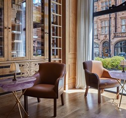 Comfortable armchairs, in a pleasant ambience by The Connaught Cigar Merchants, is a place for refined moments.