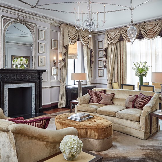 Traditional comfort, with comfortable sofas and armchairs in modern elegance that represents a true Suite Heaven.